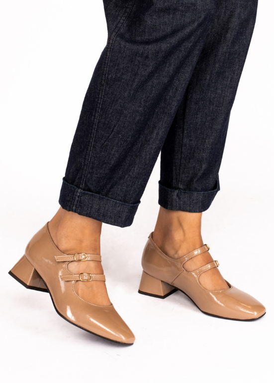 SAPATOS COM FIVELA DUPLA - TAPADAS