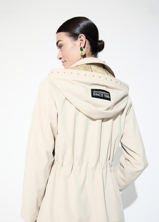 TRENCH PÉROLA COM TAG LC - LOLA CASADEMUNT