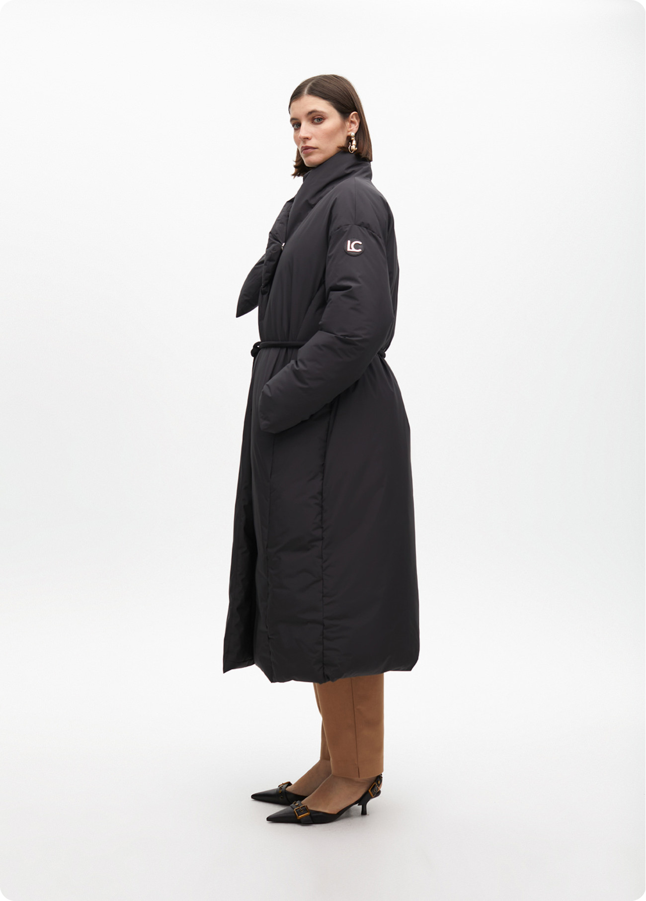 CASACO ACOLCHOADO COM CINTO E GOLA ENVOLVENTE - LOLA CASDEMUNT