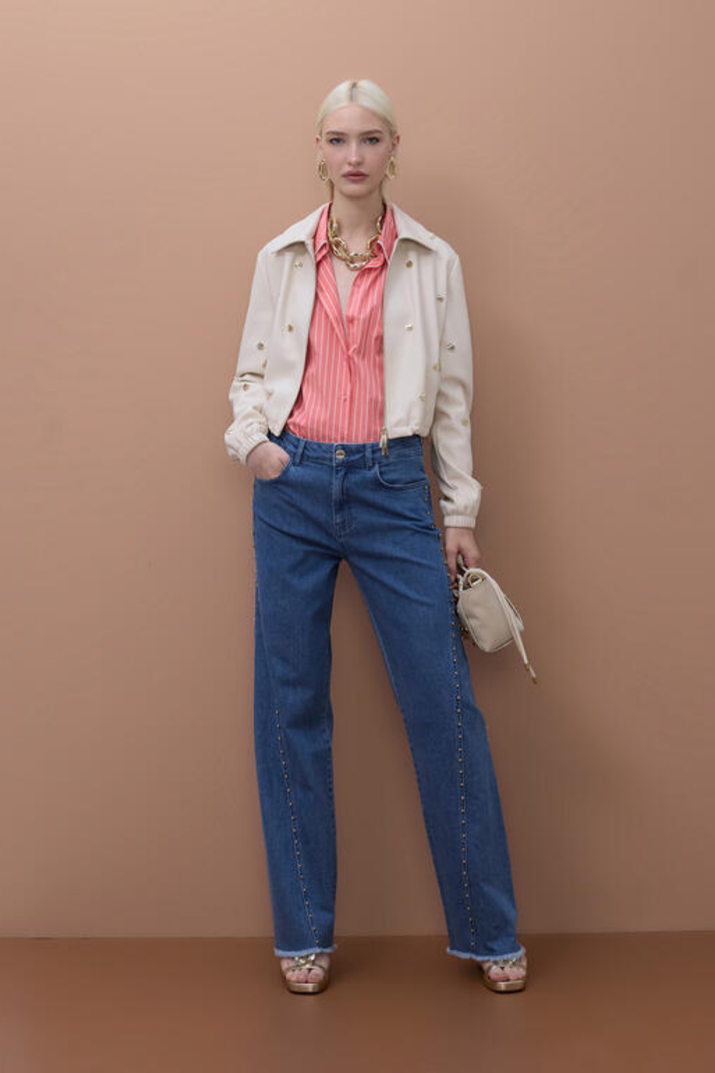 BOMBER DE ECOPELE COM TACHINHAS DOURADAS - LOLA CASADEMUNT