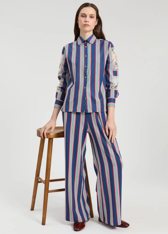 CALÇAS DIREITAS COM ESTAMPADO DE RISCAS EM AZUL E BRANCO - VILAGALLO