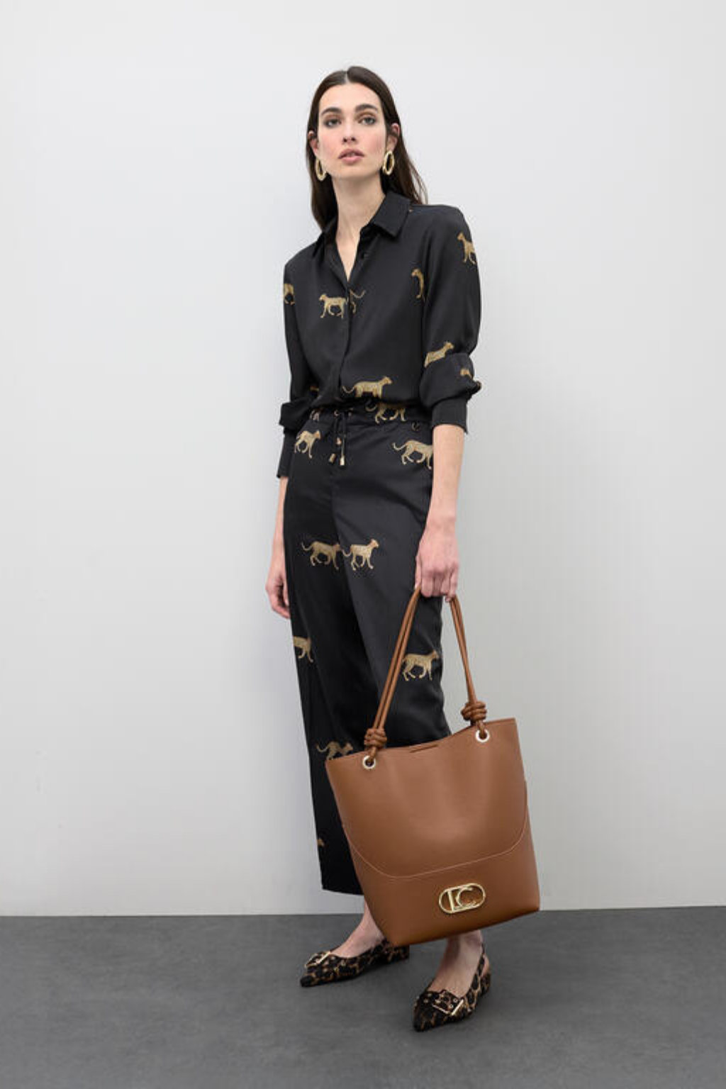 CAMISA DE CETIM COM ESTAMPADO DE LEOPARDOS - LOLA CASADEMUNT