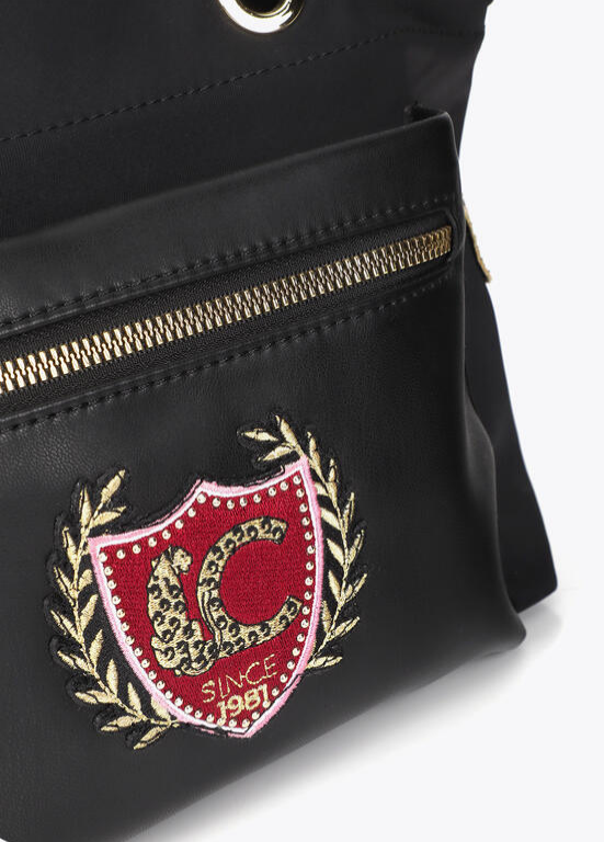 MALA EM NYLON PRETA COM EMBLEMA LC - LOLA CASADEMUNT