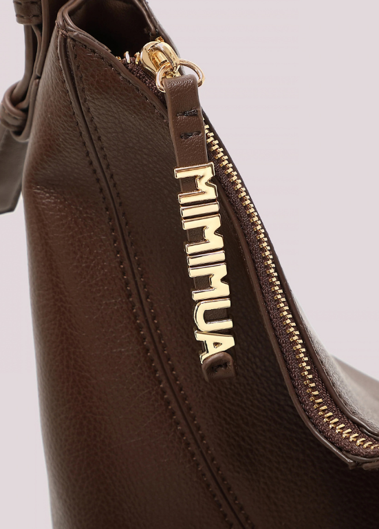 MALA DE FORMATO MODERNO COM LOGO NO ZIPPER - MIMI MUA