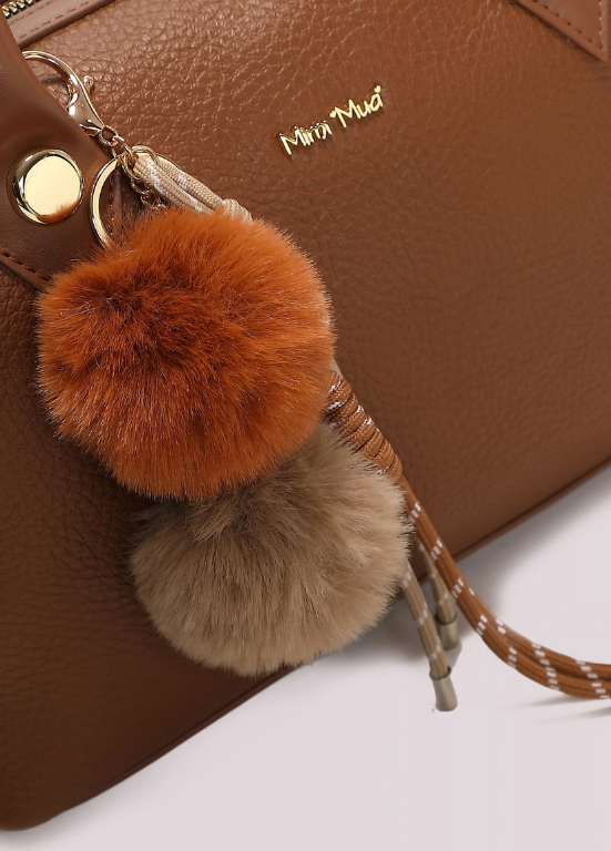 MALA BÁU COM DETALHE PENDURADO POM-POM - MIMI MUA