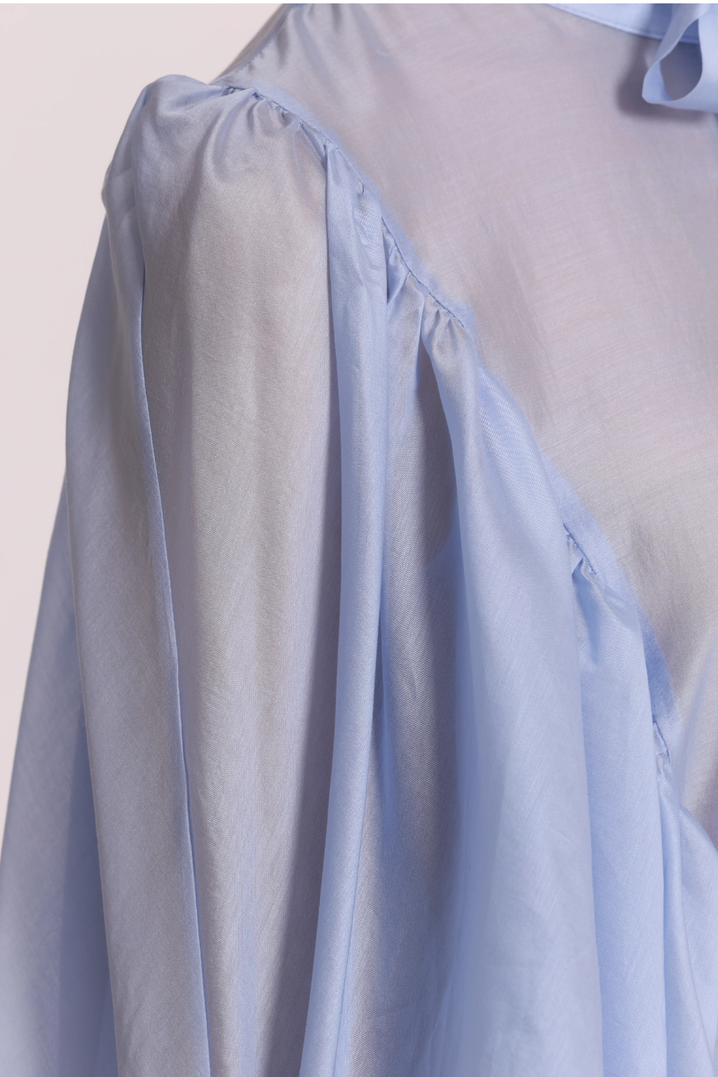 BLUSA DE MANGAS COMPRIDAS COM EFEITO CHIFFON - MIMI MUA