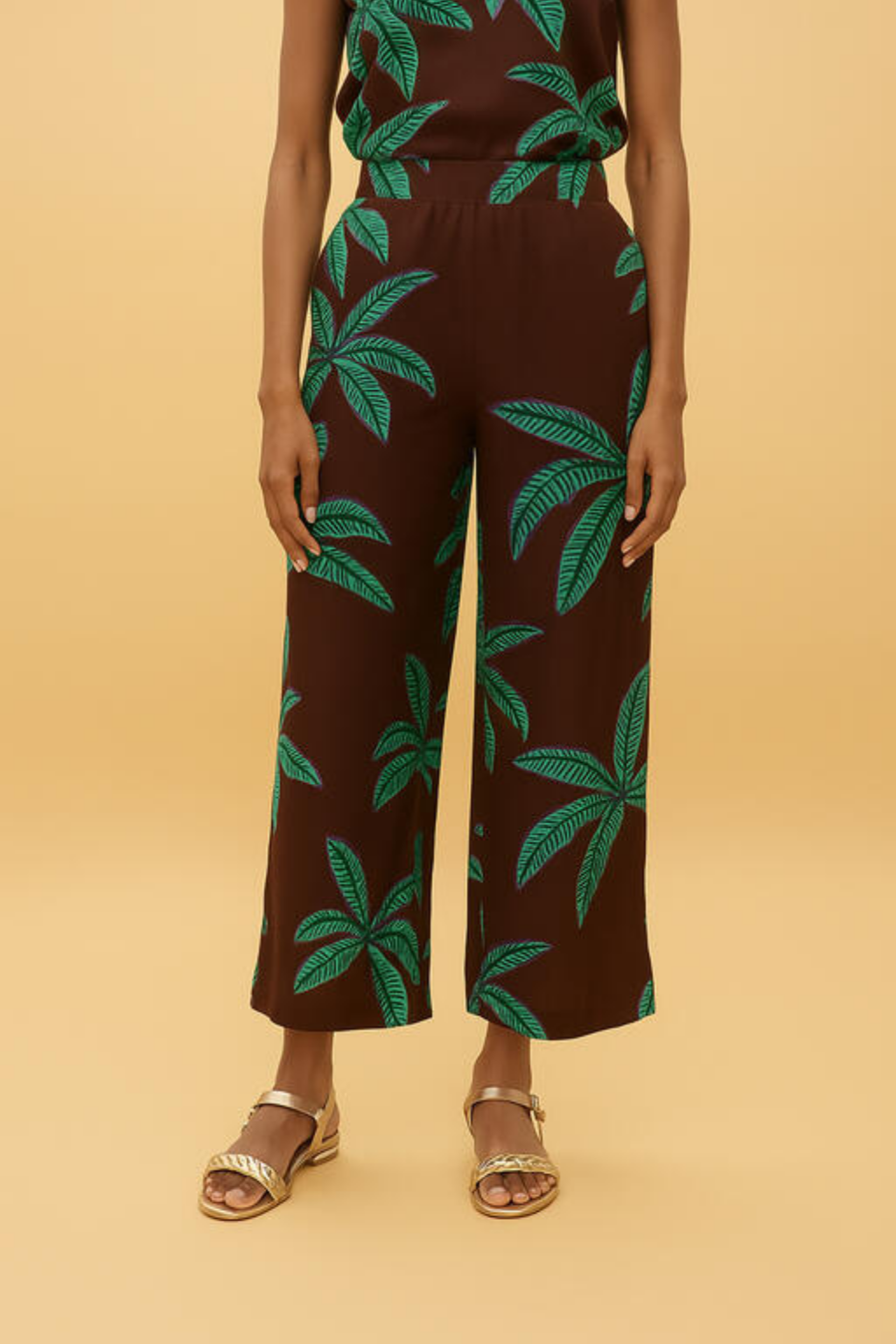 CALÇAS CASTANHAS DE TECIDO FRESCO E ESTAMPADO PALMEIRAS - LOLA CASADEMUNT