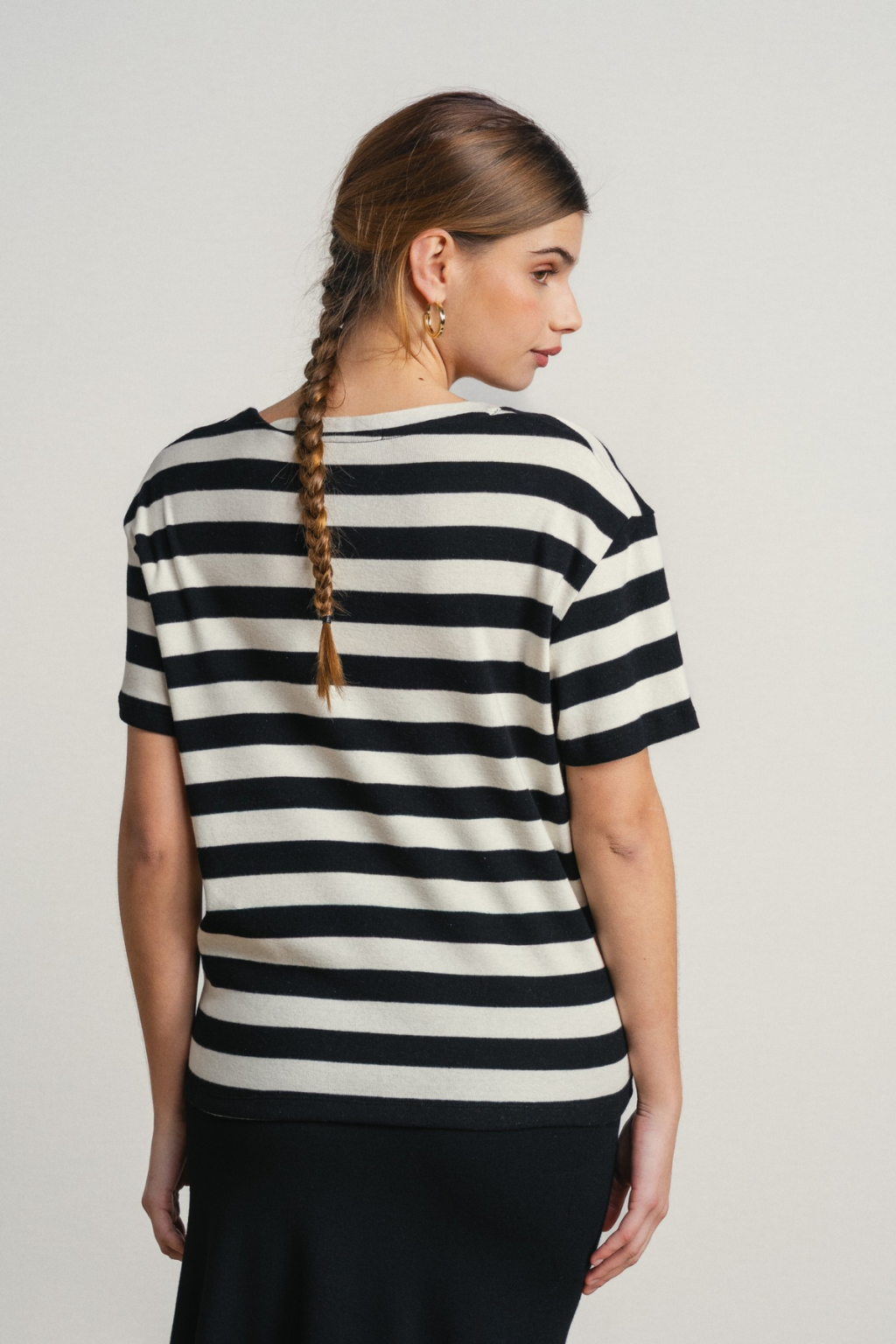 T-SHIRT OVERSIZE DE MALHA ÀS RISCAS E DECOTE V - SMF