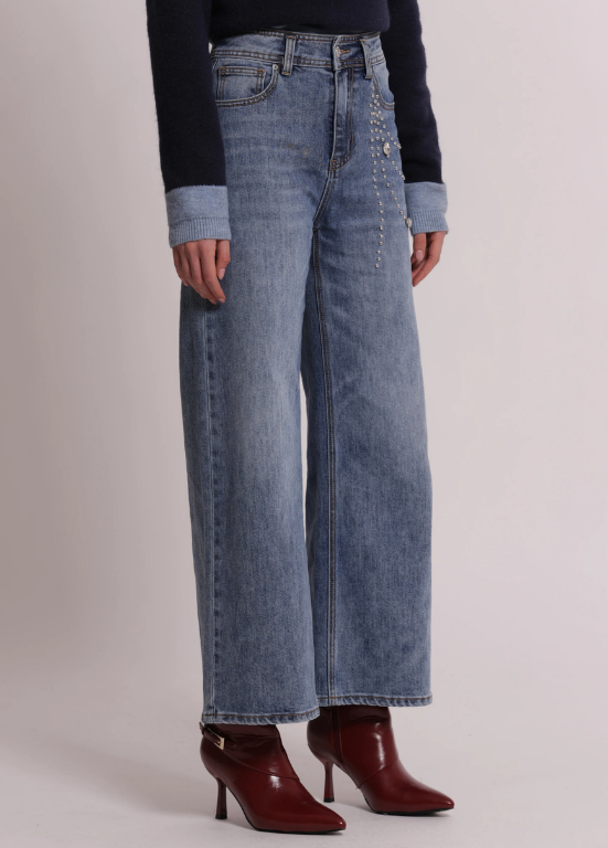 JEANS DE GANGA COM APÕELICAÇS LATERAIS ASSIMÉTRICAS - MIMI MUA
