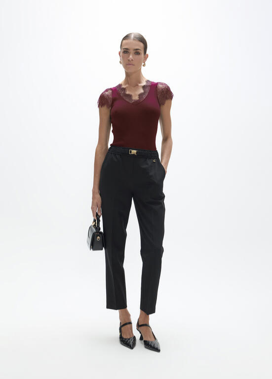 BLUSA DE MALHA CANELADA COM MANGA E DECOTE EM RENDA - LOLA CASADEMUNT