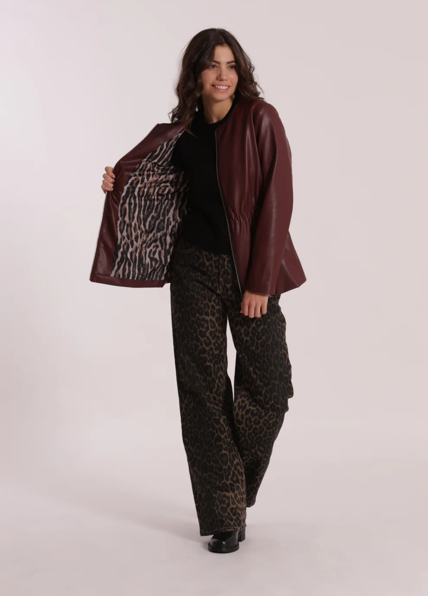 BLUSÃO DE ECOPELE COM FORRO ANIMAL PRINT - MIMI MUA