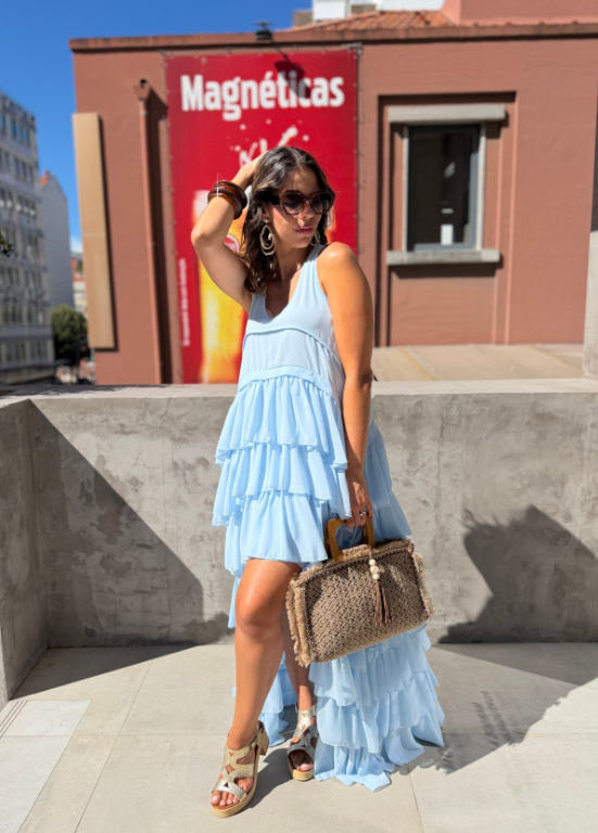 VESTIDO DE FOLHOS AZUL CELESTE COM ABERTURA FRONTAL - ALIBY