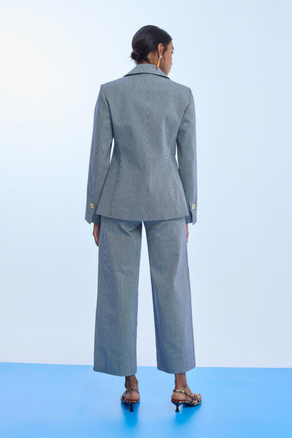 BLAZER DE RISCAS AJUSTADO COM EMBLEMA NO BOLSO - LOLA CASADEMUNT