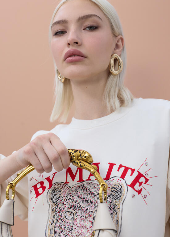 BOLSA MEIA LUA COM PEGA METÁLICA ADORNADA DE LEOPARDO - LOLA CASADEMUNT