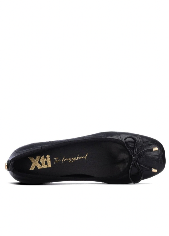 SAPATO TIPO PELE DE CROCODILO COM SALTO BAIXO - XTI SHOES