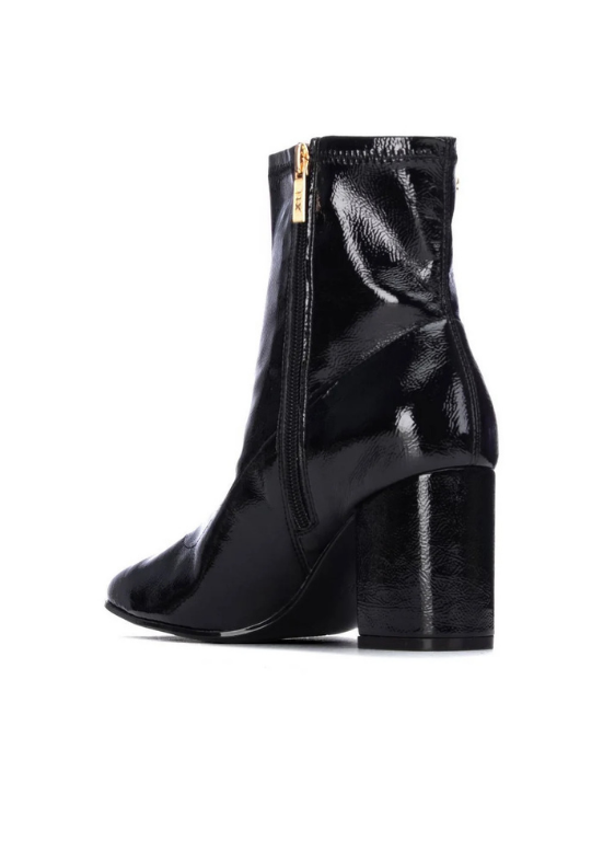 BOTIM EM COURO ENVERNIZADO COM SALTO - XTI SHOES
