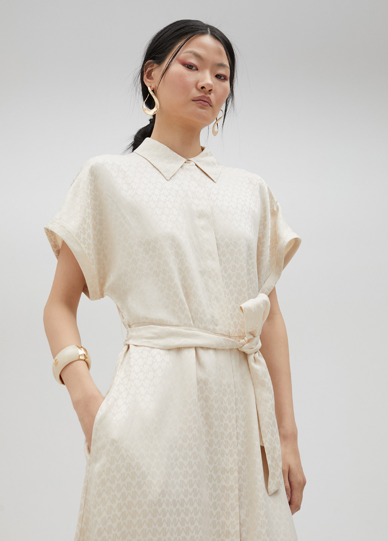 VESTIDO CAMISEIRO ACETINADO - LOLA CASADEMNT BY MAITE