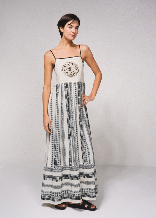 VESTIDO COMPRIDO COM BORDADO - SMF