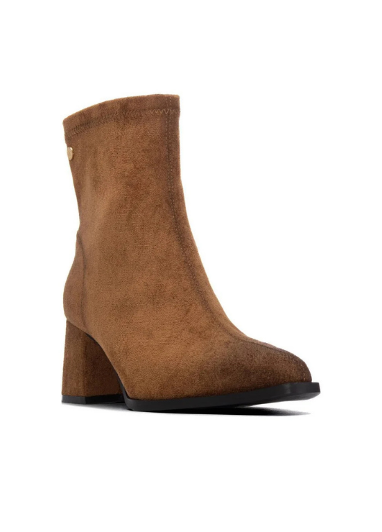 BOTIM DE CAMURÇA COM SALTO - XTI SHOES