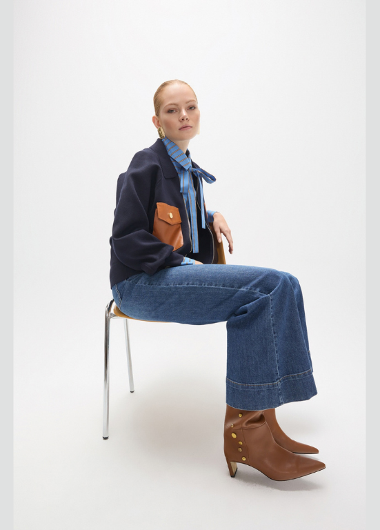CARDIGAN AZUL MARINHO BOM BOLSOS EM ECOPELE CAMEL - LOLA CASADEMUNT