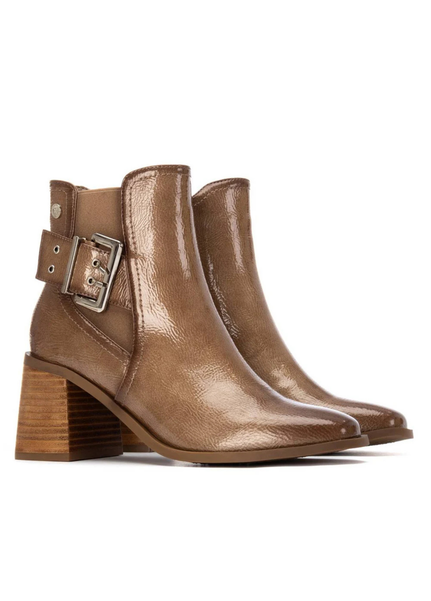 BOTIM EM COURO ENVERNIZADO COM FIVELA LATERAL - XTI SHOES