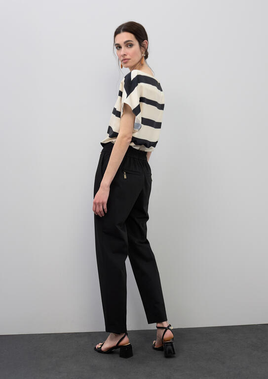 CALÇAS JOGGER PRETAS COM FECHOS DOURADOS - LOLA CASADEMUNT