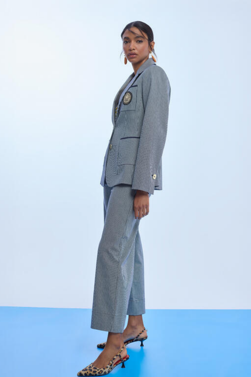 BLAZER DE RISCAS AJUSTADO COM EMBLEMA NO BOLSO - LOLA CASADEMUNT