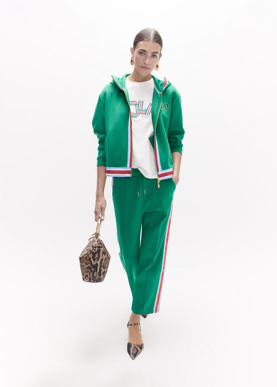 T-SHIRT BRANCA COM LOLA EM CONTRASTE VERDE E VERMELHO - LOLA CASADEMUNT