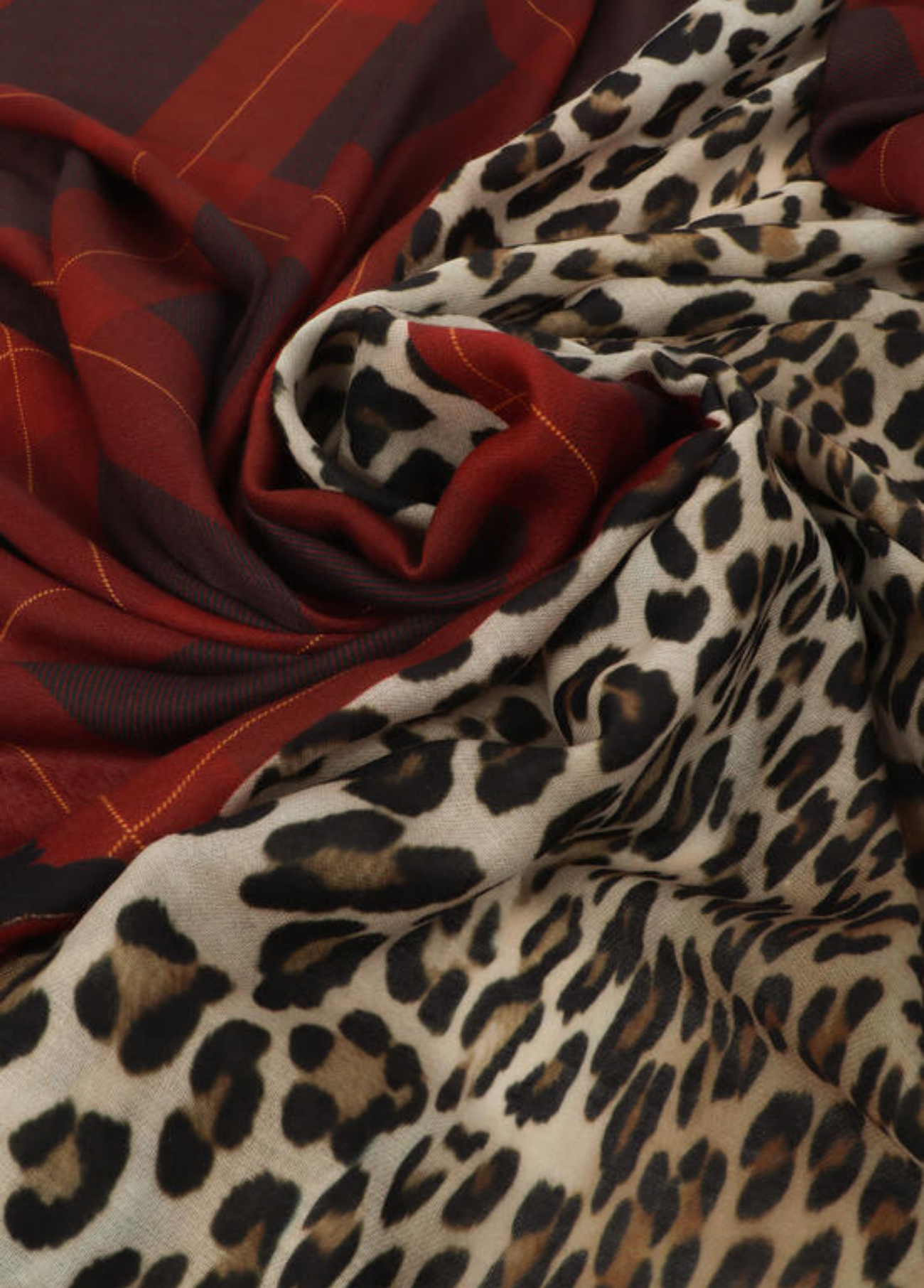 ÉCHARPE ANIMAL PRINT E XADREZ COM BRASÃO LC - LOLA CASADEMUNT