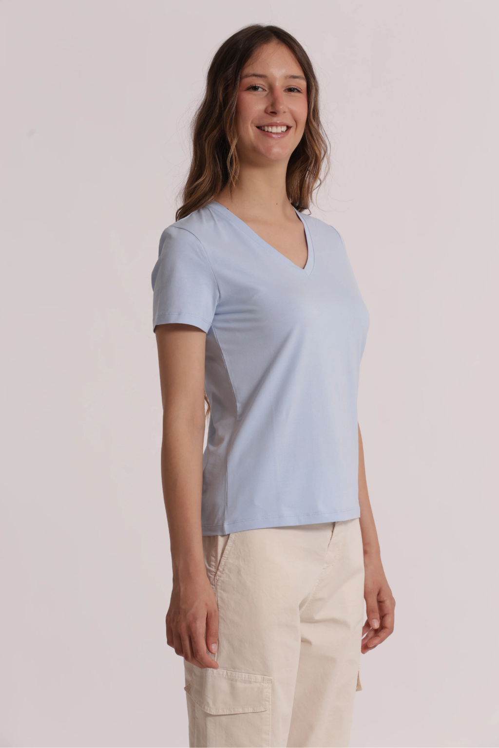 T-SHIRT BÁSICA DECOTE EM V - MIMI MUA