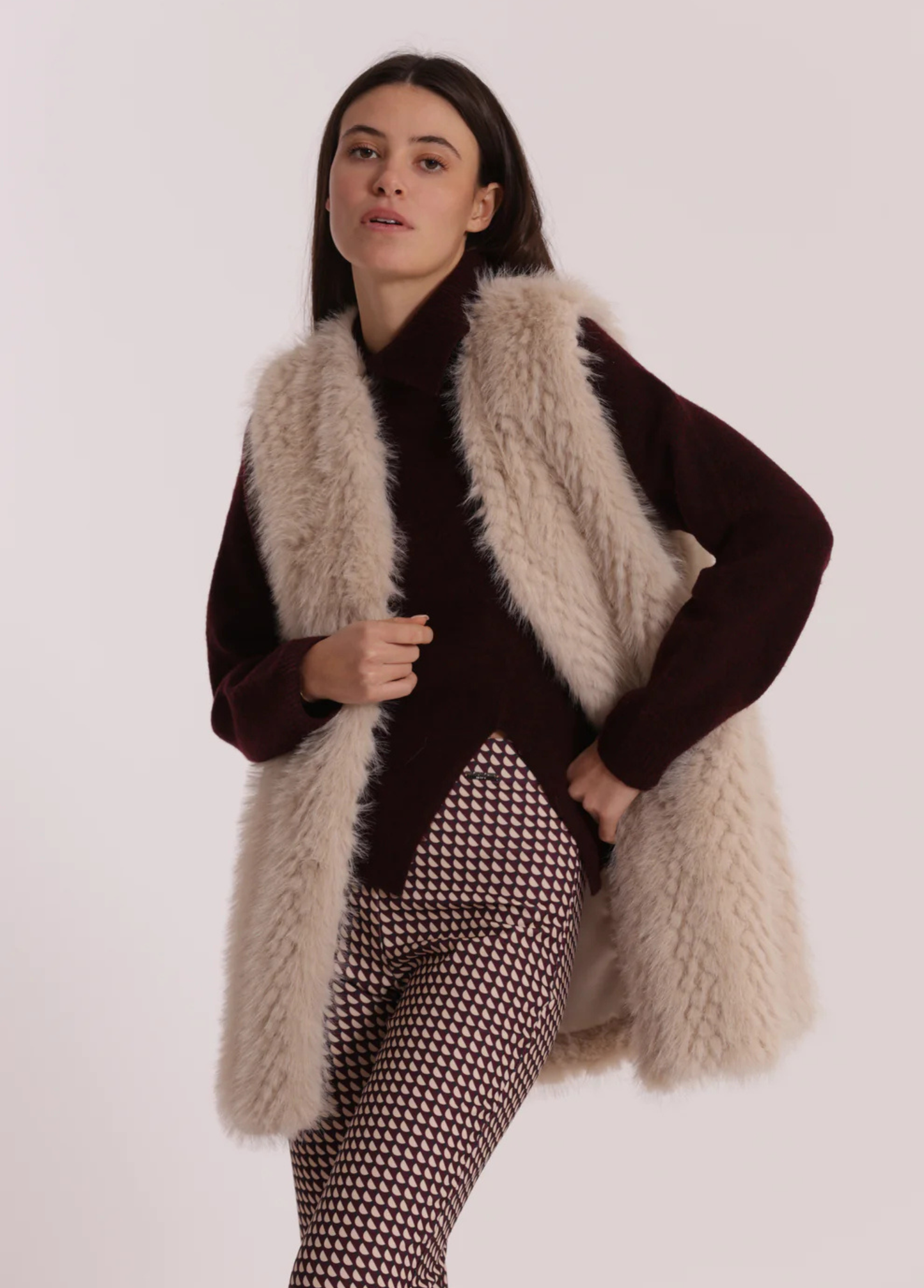 COLETE DE PÊLO BEGE - MIMI MUA