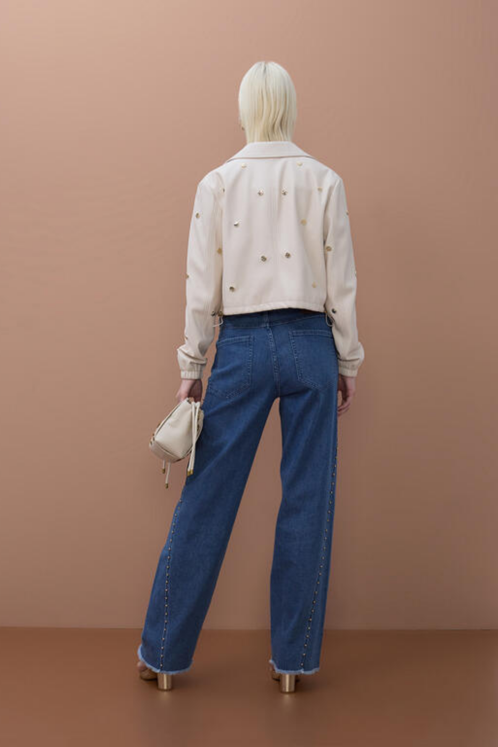 BOMBER DE ECOPELE COM TACHINHAS DOURADAS - LOLA CASADEMUNT