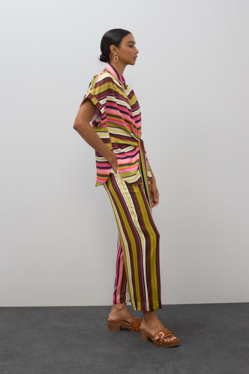 BLUSA ESTAMPADA ÀS RISCAS COM NÓ - LOLA CASADEMUNT