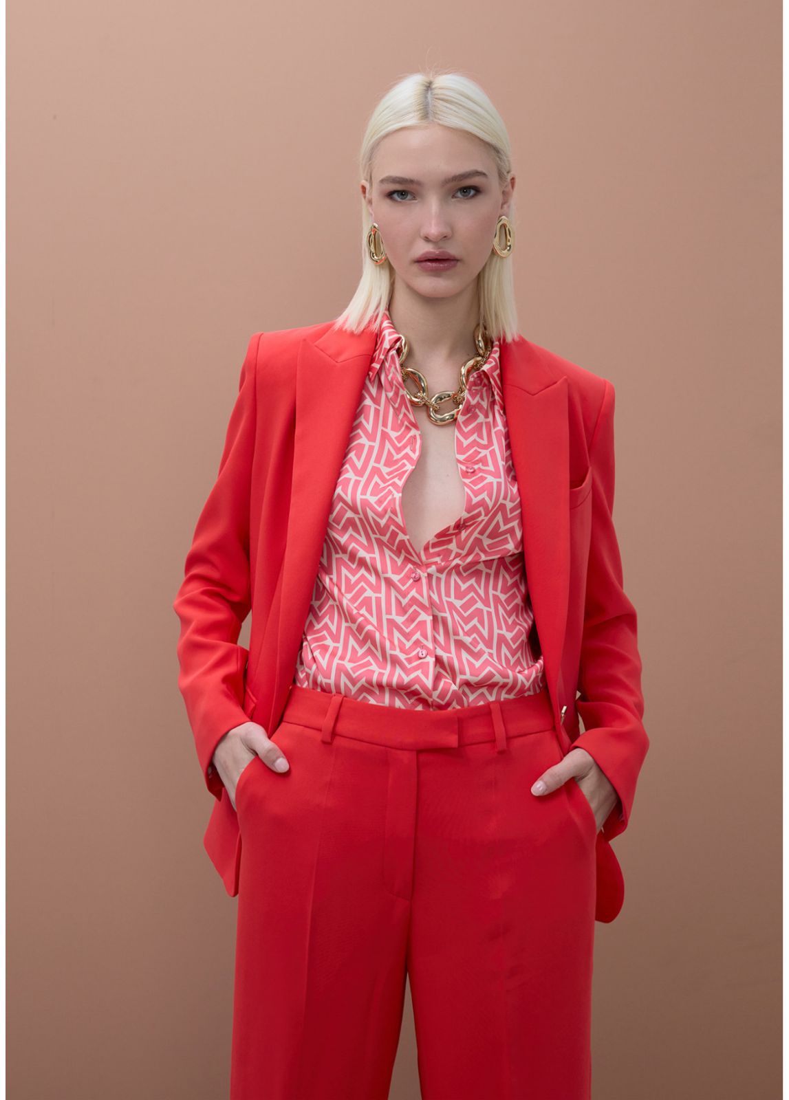 CALÇAS DE CORTE RETO EM CORAL VIBRANTE - LOLA CASADEMUNT