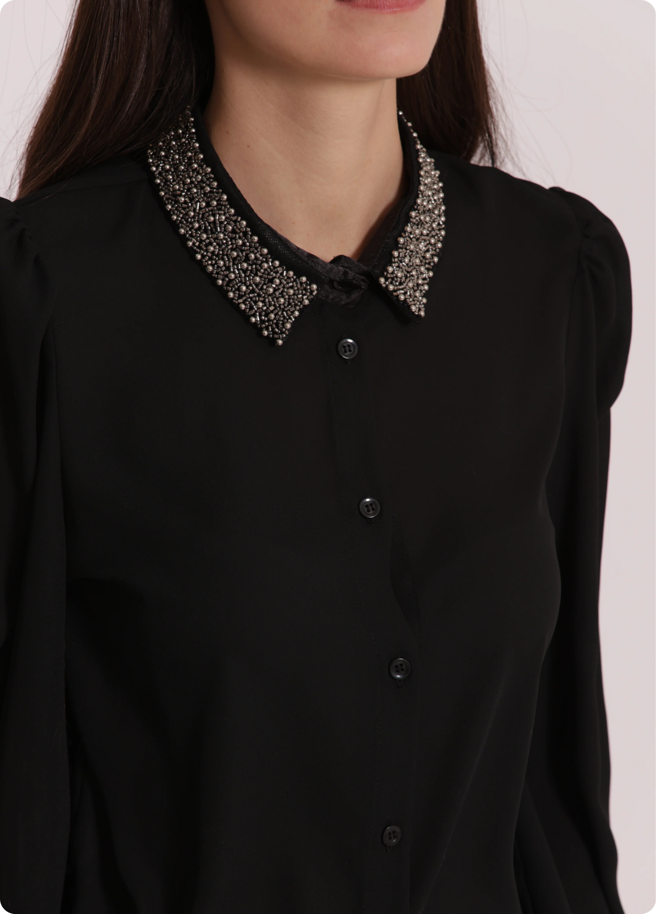 CAMISA COM DETALHE EM PEDRARIA - MIMI MUA