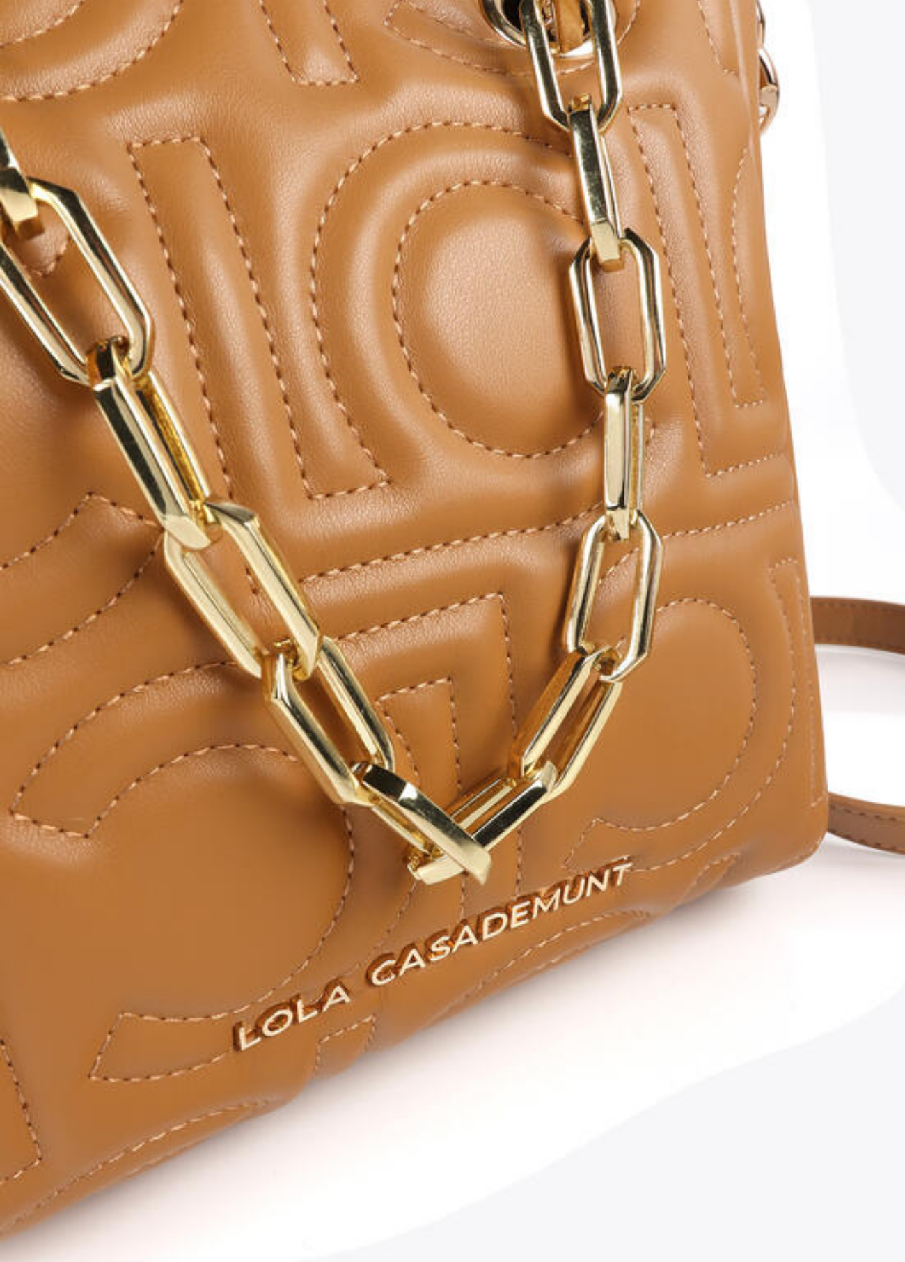 MALA CAMEL ACOLCHOADA COM ALÇA EM CORRENTE - LOLA CASADEMUNT