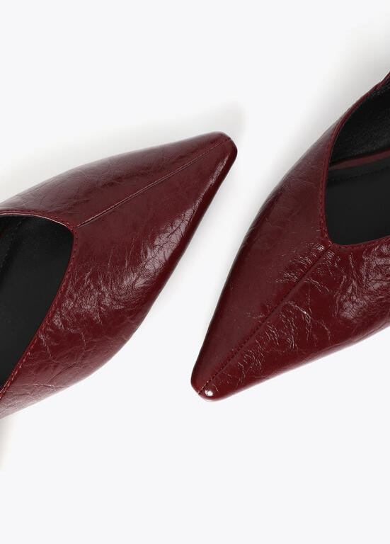 SAPATO RASO EM ECOPELE BORDEAUX TEXTURADA E FIVELA LC LEOPARDO - LOLA CASADEMUNT
