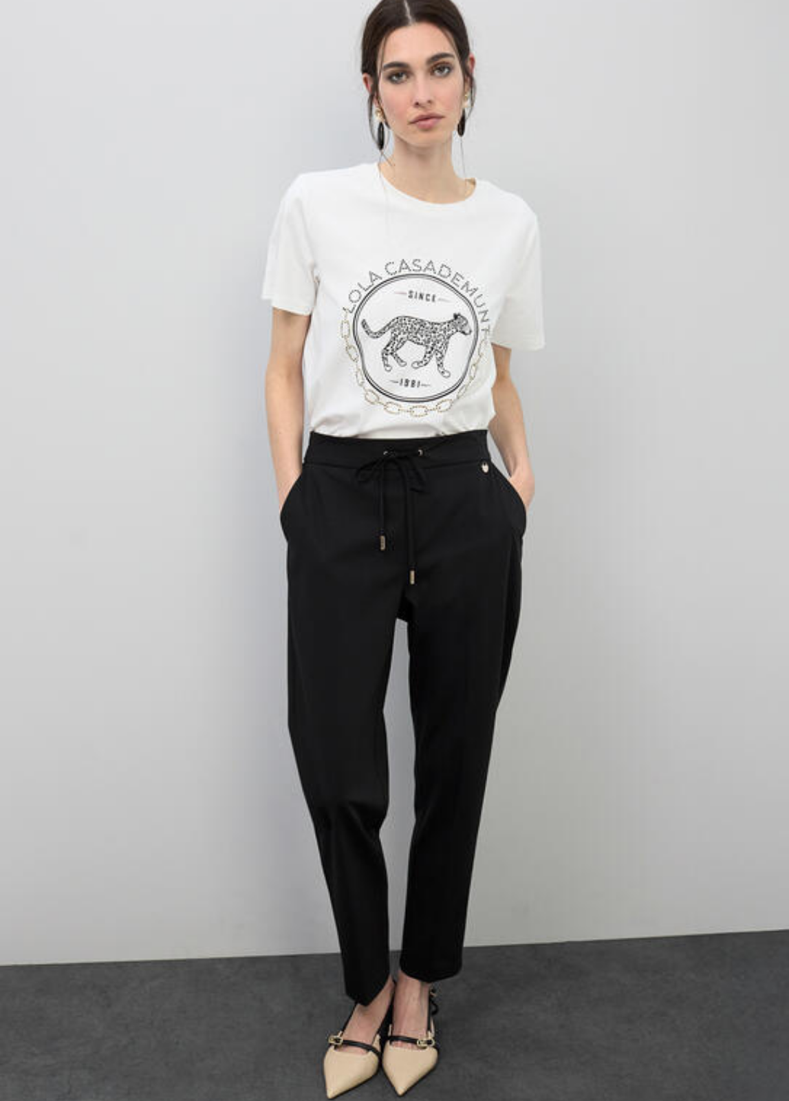 T-SHIRT ALGODÃO BRANCO COM STRASS NO PEITO - LOLA CASADEMUNT