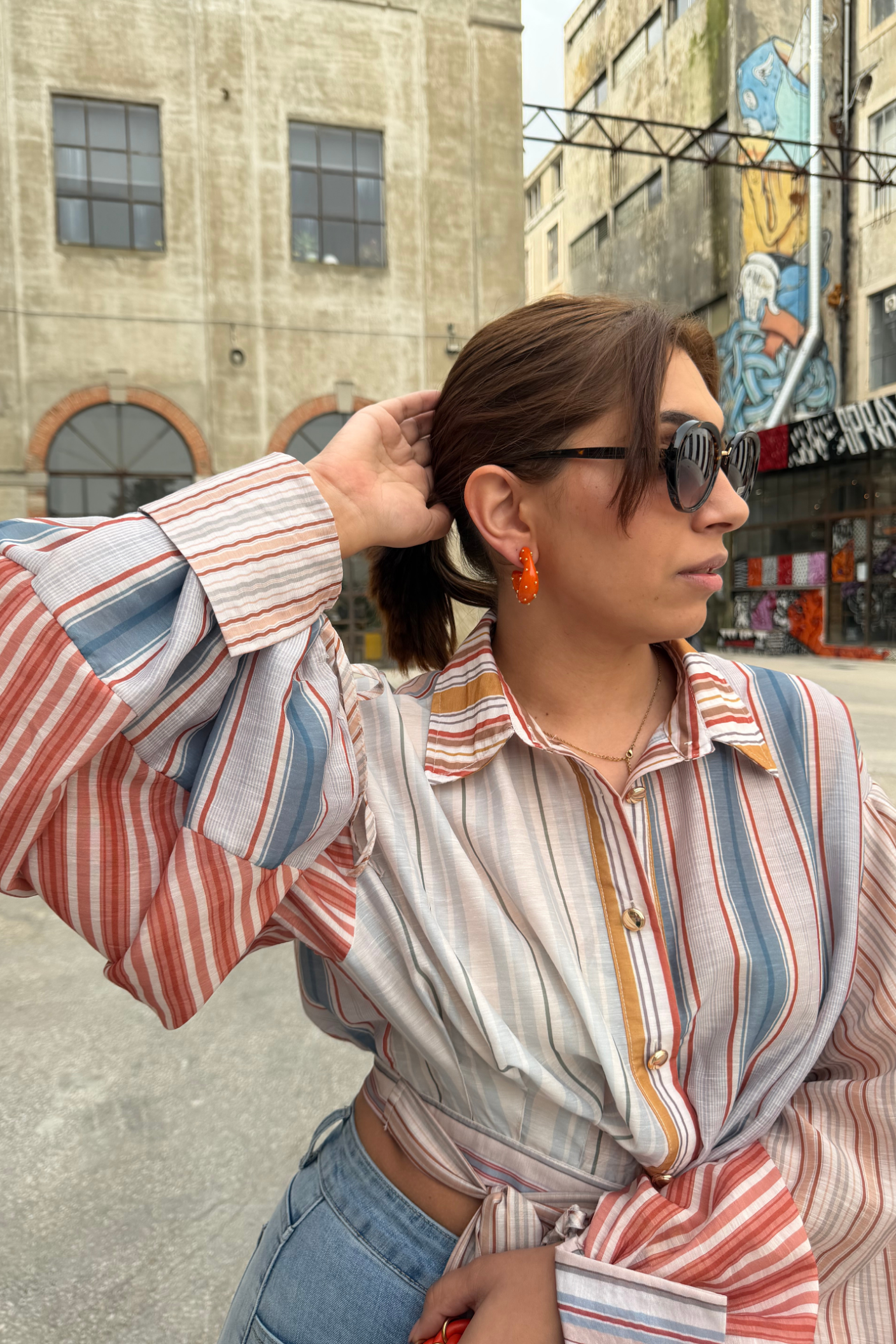 CAMISA COM MANGA ABALONADA  ÀS RISCAS - ALIBY