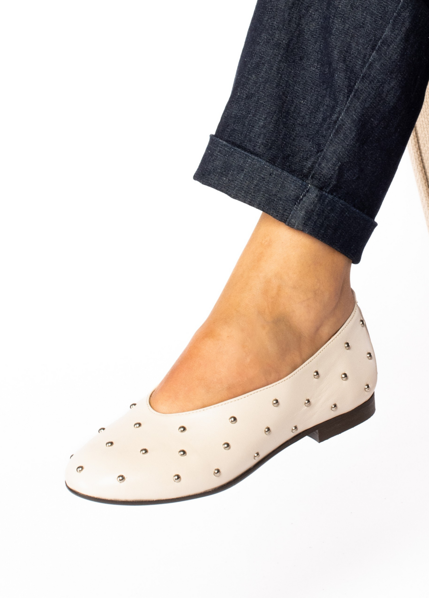 SABRINAS DE SALTO RASO COM TACHAS - TAPADAS