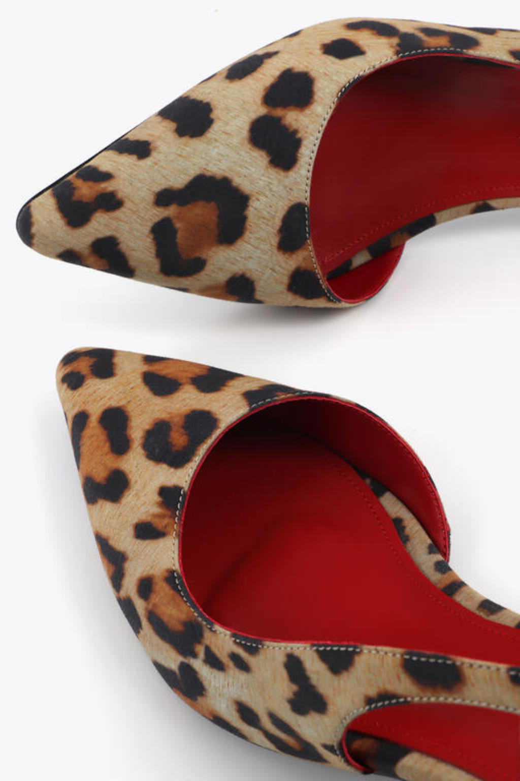 SAPATO DE SALTO BAIXO COM ESTAMPADO LEOPARDO - LOLA CASADEMUNT