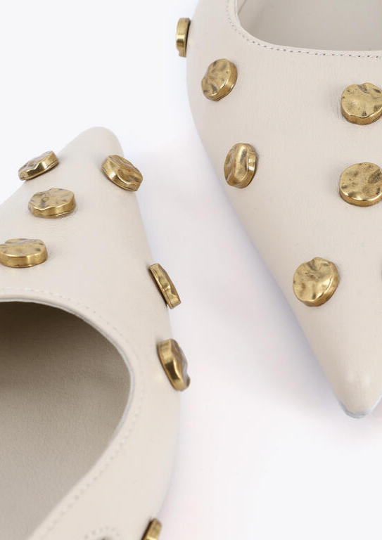 SAPATOS PÉROLA COM TACHINHAS DOURADAS - LOLA CASADEMUNT