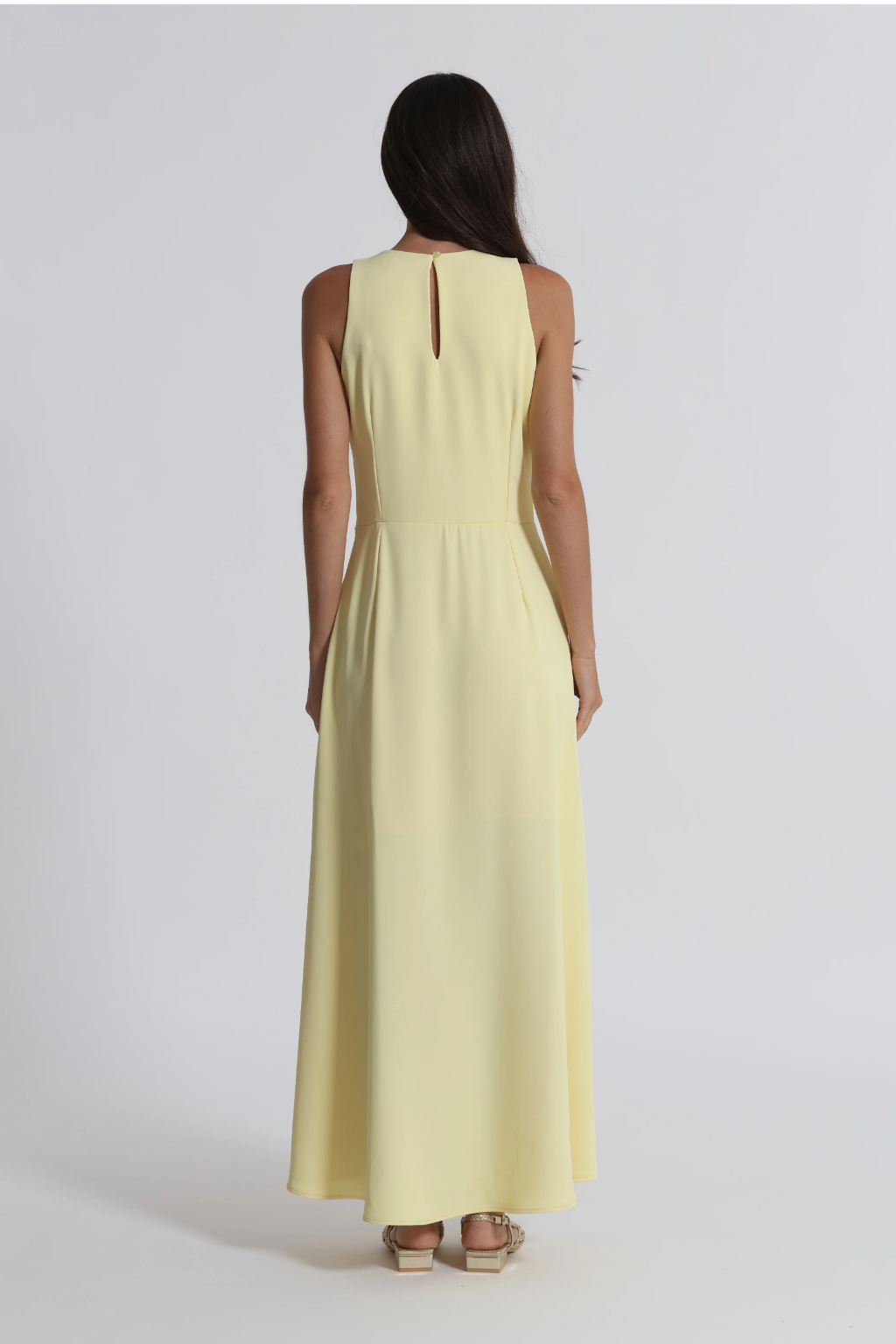 VESTIDO MIDI COM DECOTE HALTER - MIMI MUA