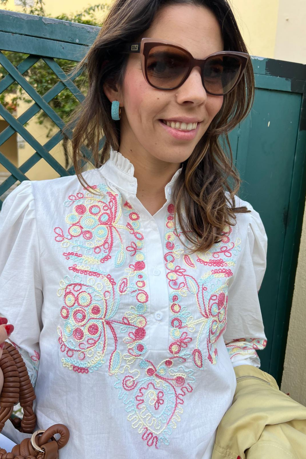 BLUSA COM BORDADO COLORIDO - ALIBY