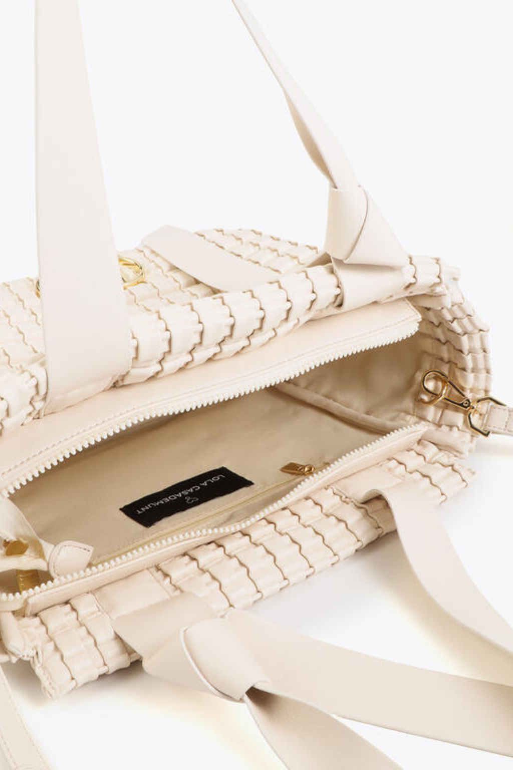 MALA TOTE TEXTURADA COM LOGÓTIPO DOURADO - LOLA CASADEMUNT