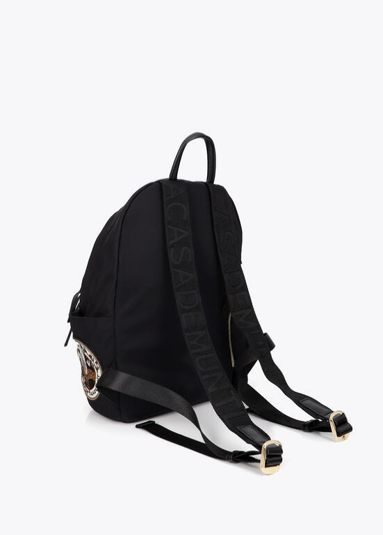 MOCHILA EM NYLON PRETA COM EMBLEMA LC - LOLA CASADEMUNT