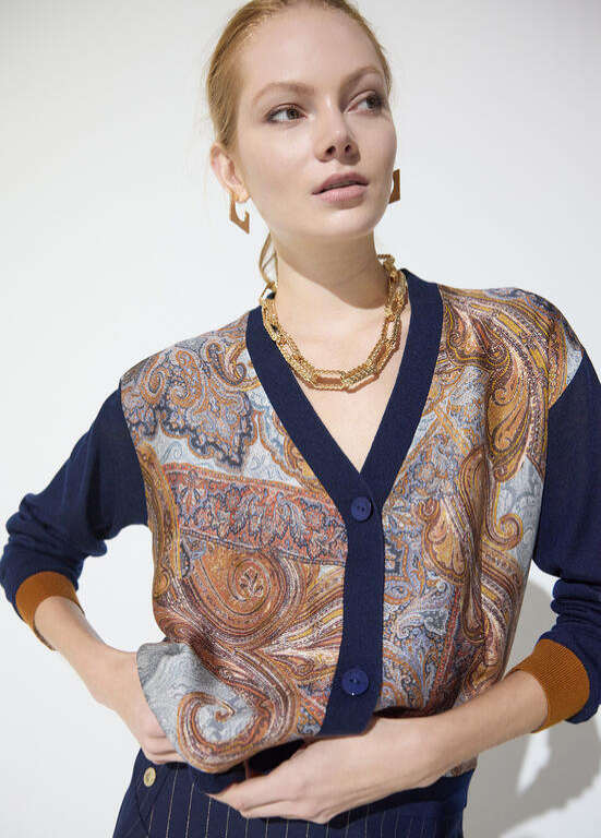 CARDIGAN DE MALHA COM ESTAMPADO DE CORNUCÓPIAS E CONTRASTES DE COR MAITE - LOLA CASADEMUNT