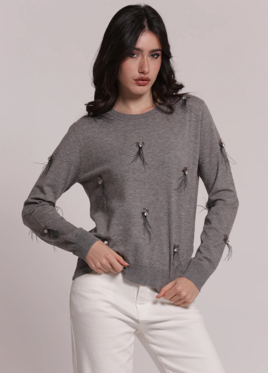 CAMISOLA DE MALHA COM APLICAÇÕES E PENAS FRONTAIS - MIMI MUA