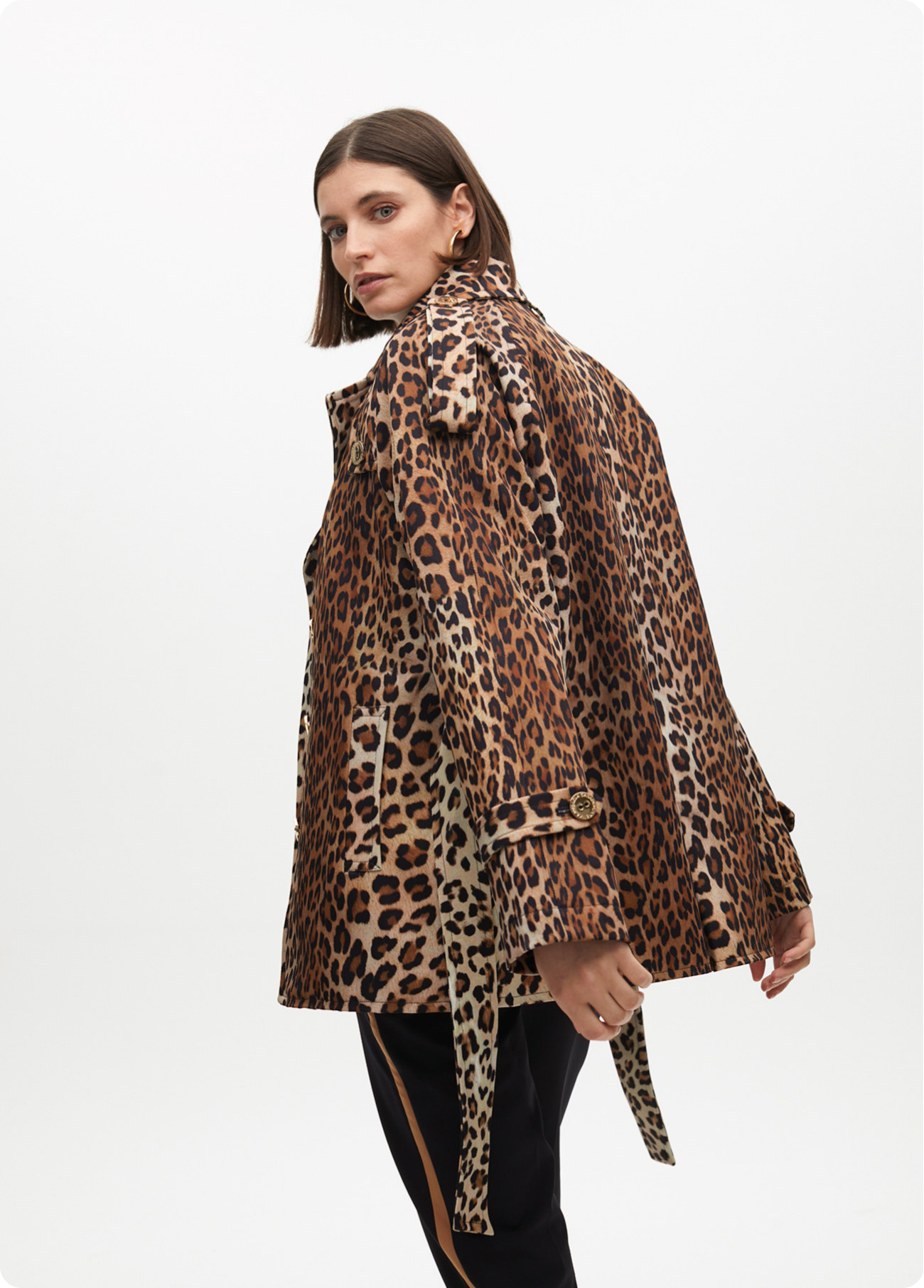 TRENCH COAT CURTA DE ANIAML PRINT COM CINTO - LOLA CASADEMUNT