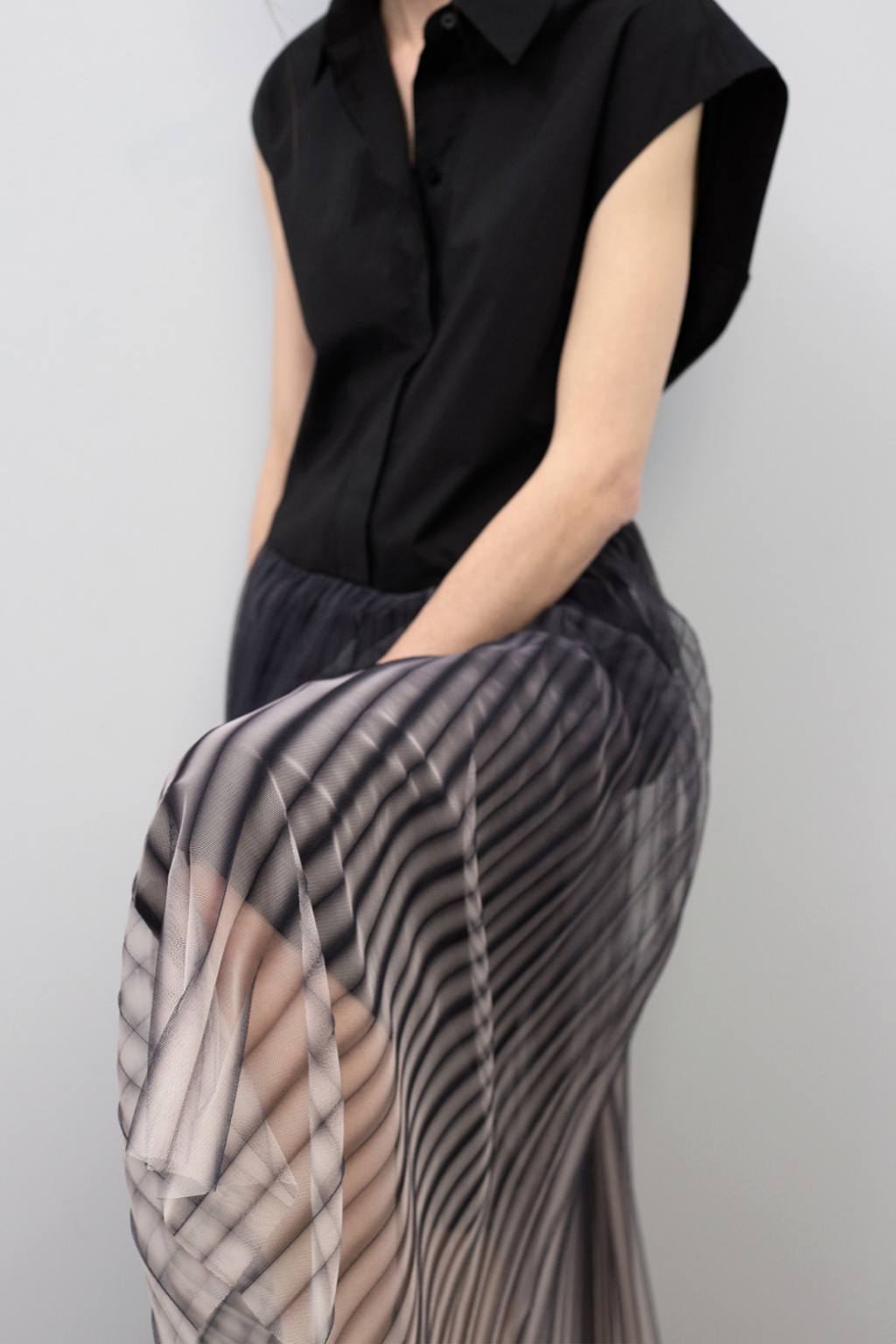 VESTIDO GOLA DE CAMISA COM SAIA PLISSADA DE TULE - LOLA CASADEMUNT